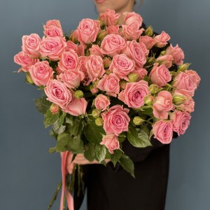 9 кустовых роз Одилия 70 см